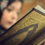 الإفتاء توضح حكم تحفيظ الرجل القرآن للفتيات بعد البلوغ.. لا مانع شرعًا بضوابط