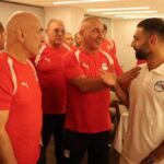 لاعبو منتخب مصر يحتفلون بتجديد تعاقد حسام وإبراهيم حسن حتى 2030